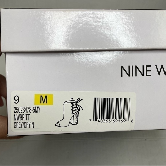 NINE WEST Britt Gray Embossed Leather Booties size 9 - Picture 5 of 9